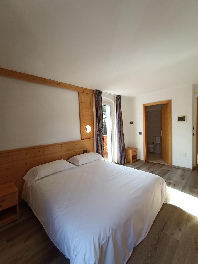 Hotel Cielo Blu Пасо дел Тонале Екстериор снимка