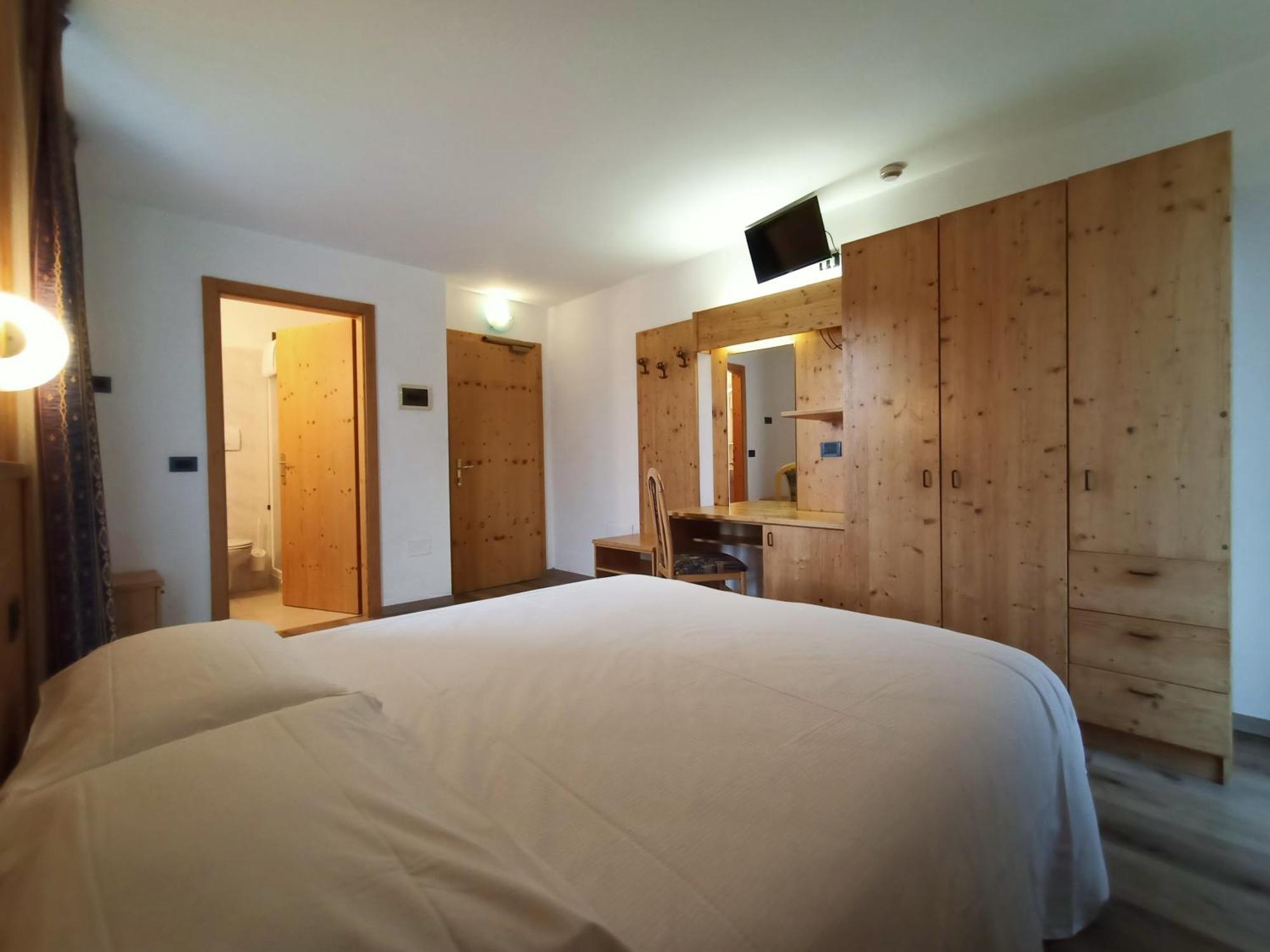 Hotel Cielo Blu Пасо дел Тонале Екстериор снимка