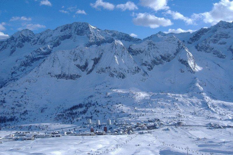 Hotel Cielo Blu Пасо дел Тонале Екстериор снимка